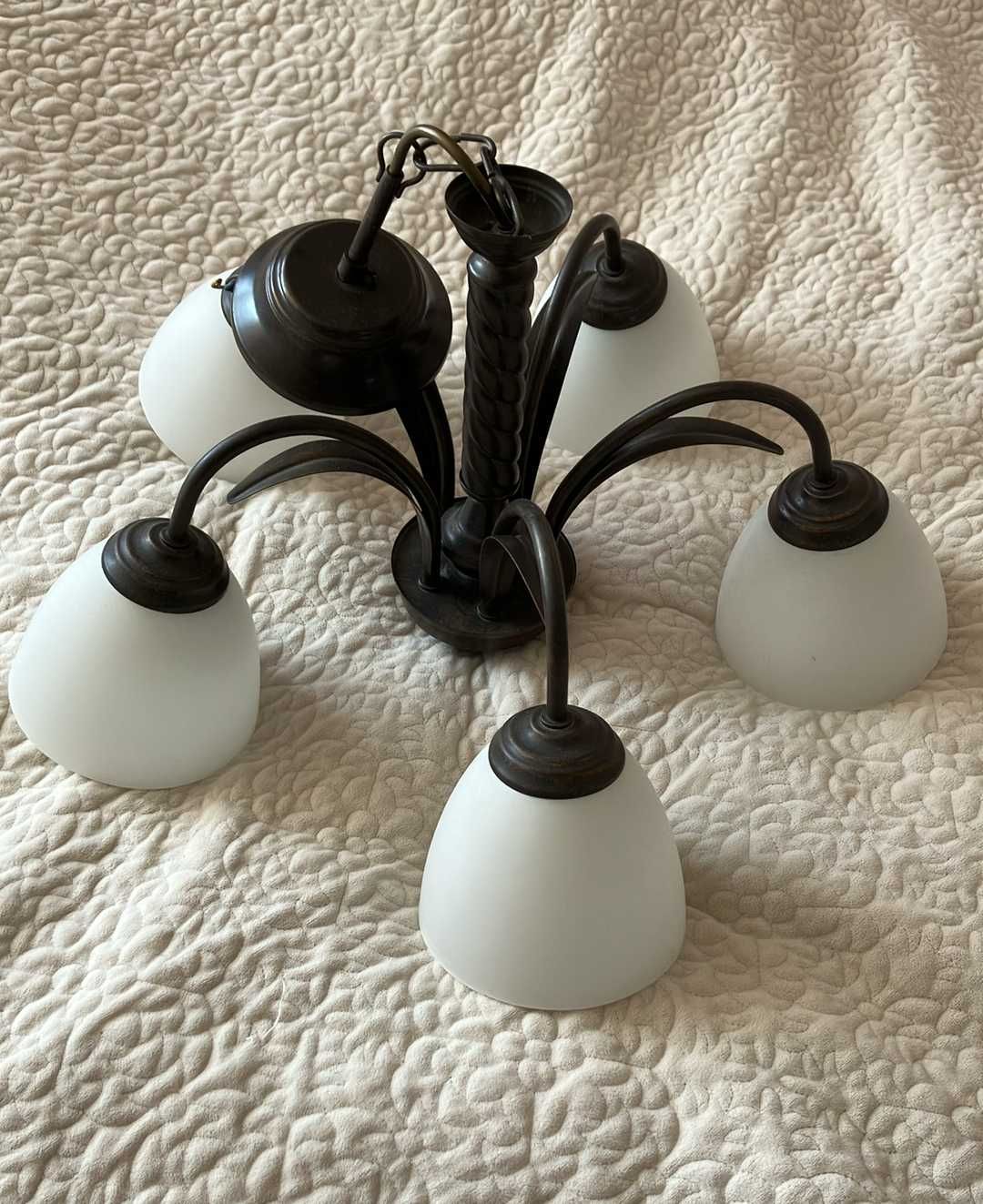 Lampa sufitowa do salonu