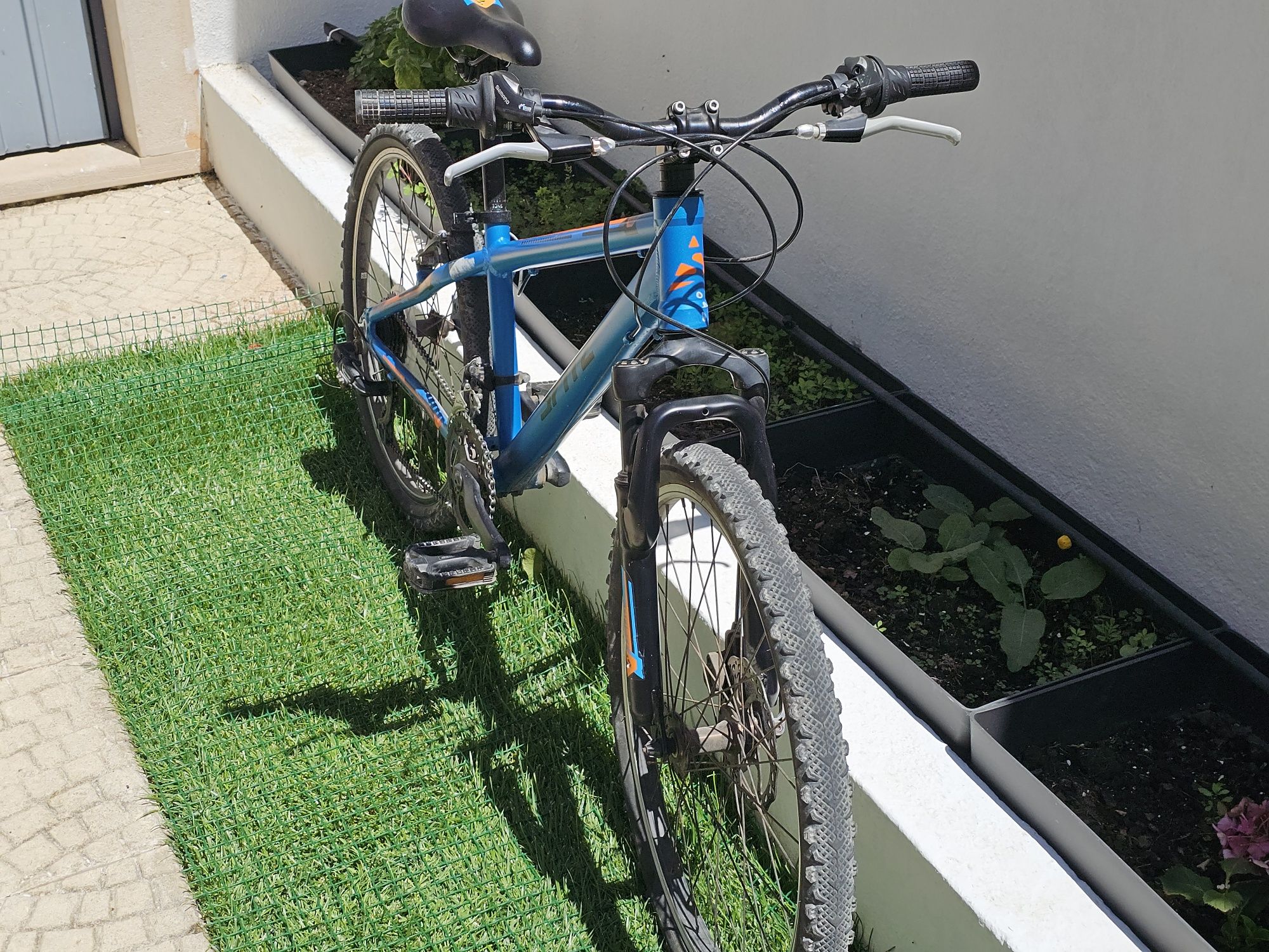 Bicicleta de criança com suspensão e travão de disco (roda 24')