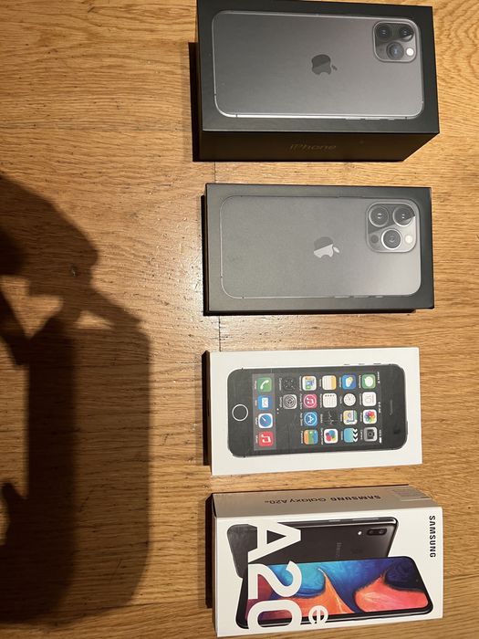iPhone caixas vazias