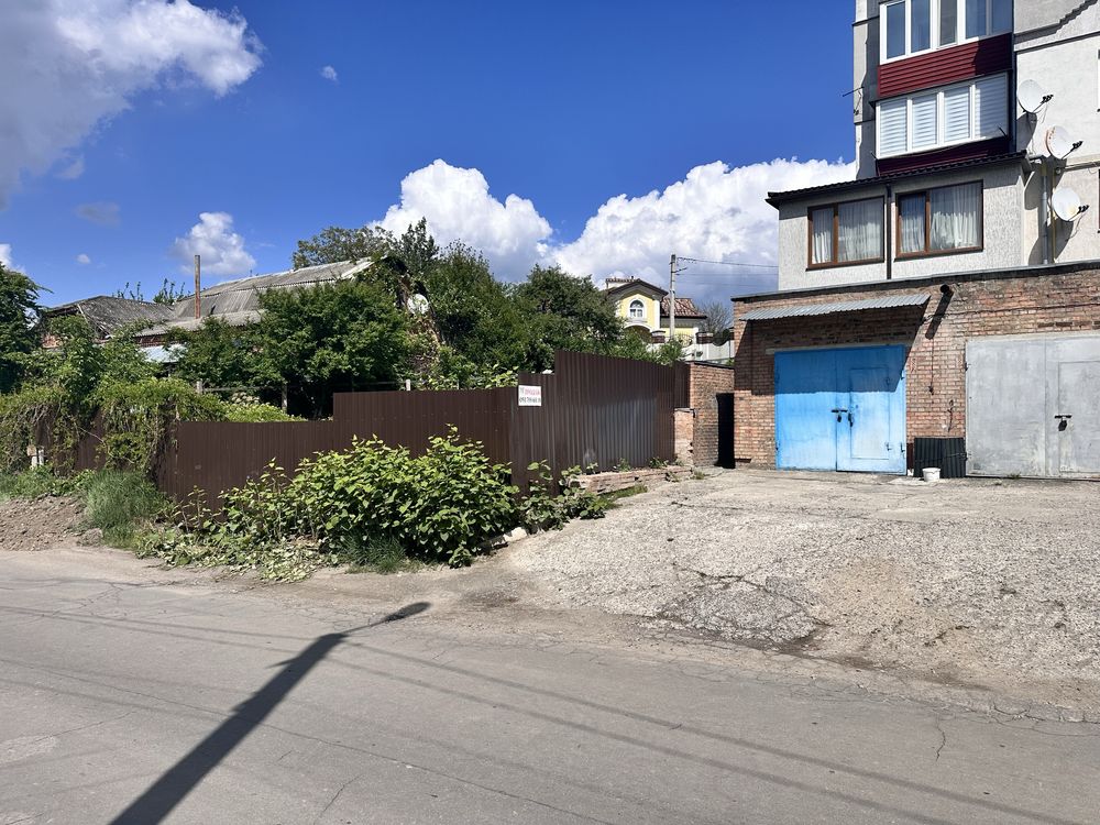 Продам ділянку під будівництво в місті