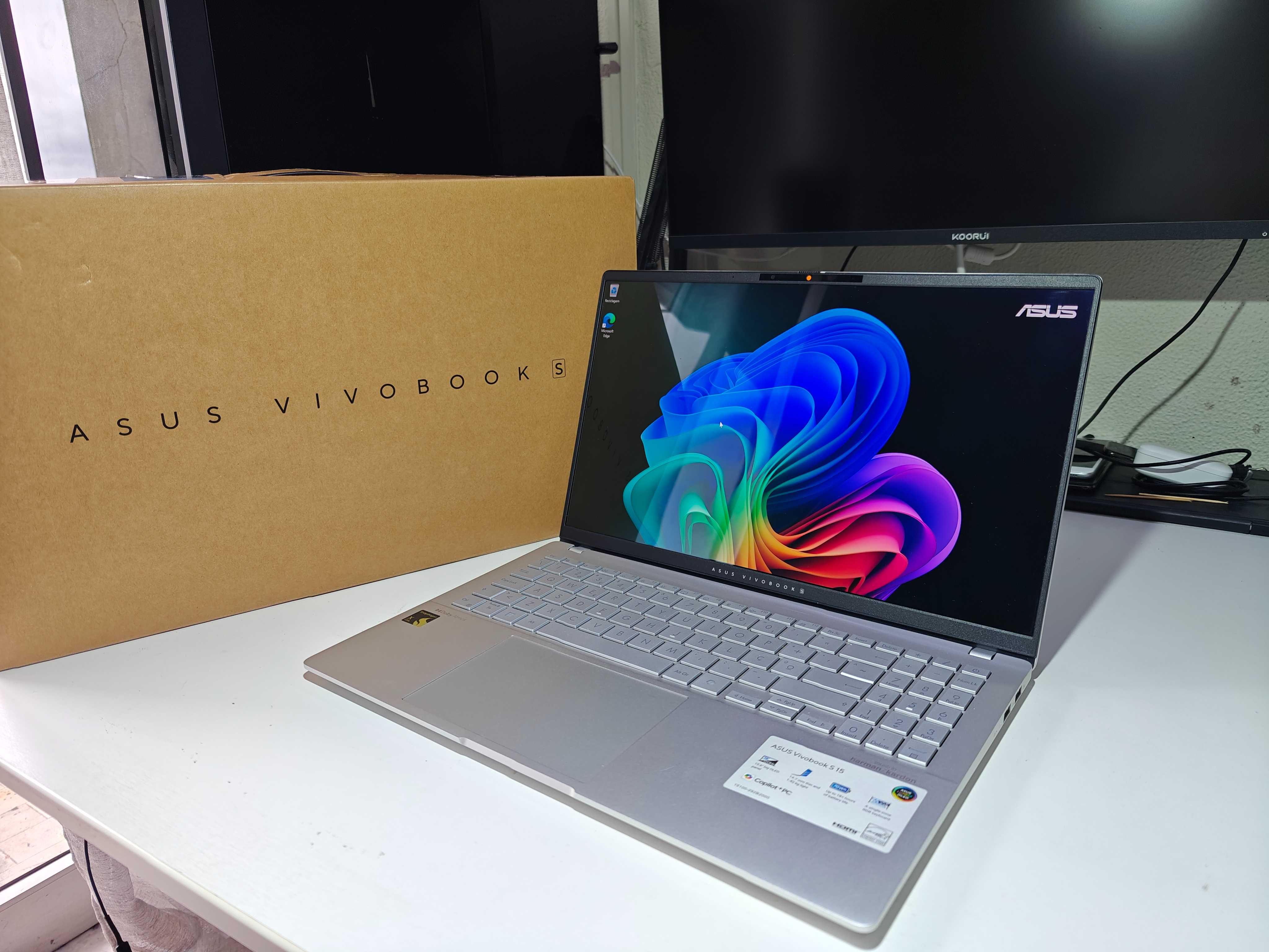 Portátil ASUS Vivobook S 15 OLED
