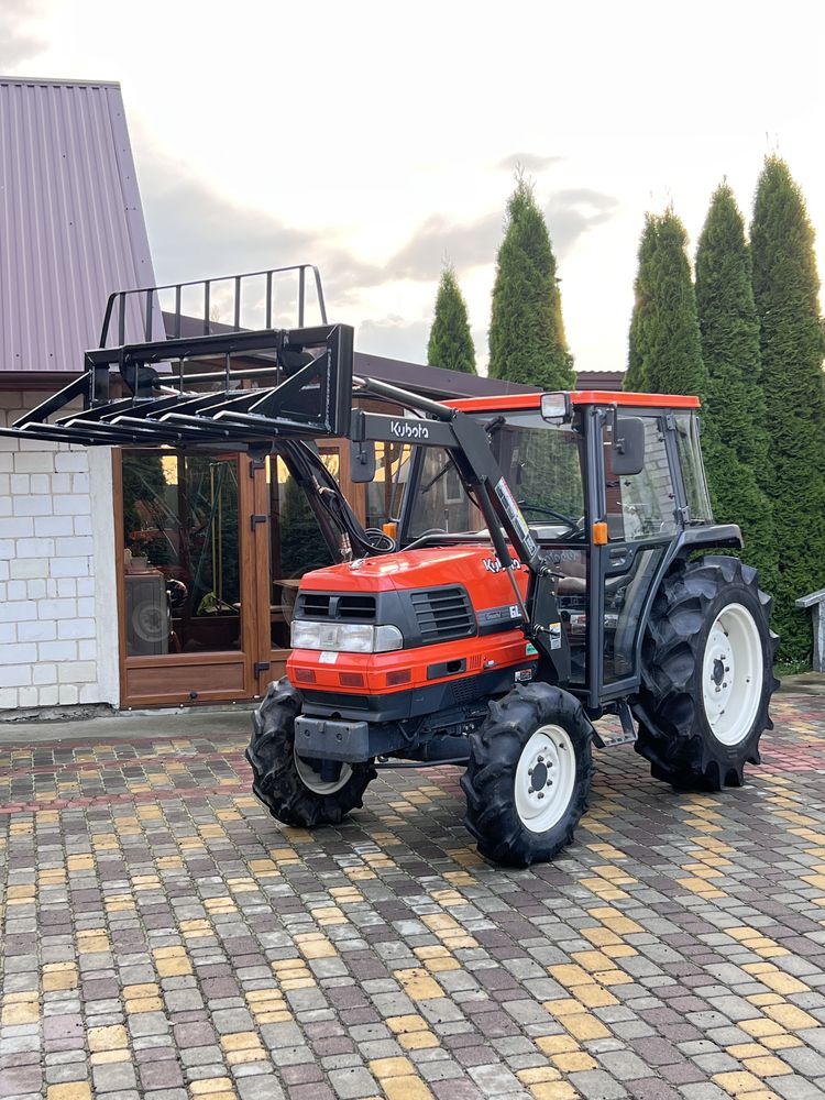 Послуги трактора з фронтальним навантажувачем Kubota