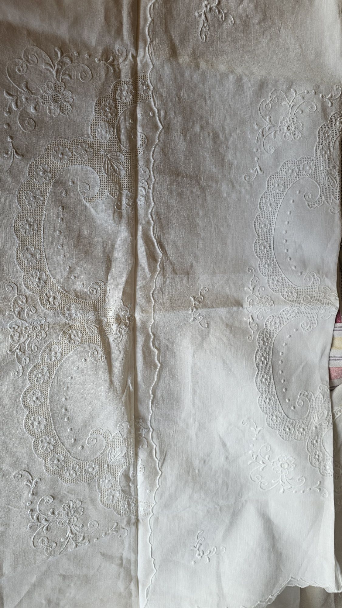 Toalhas bordadas à mão em linho