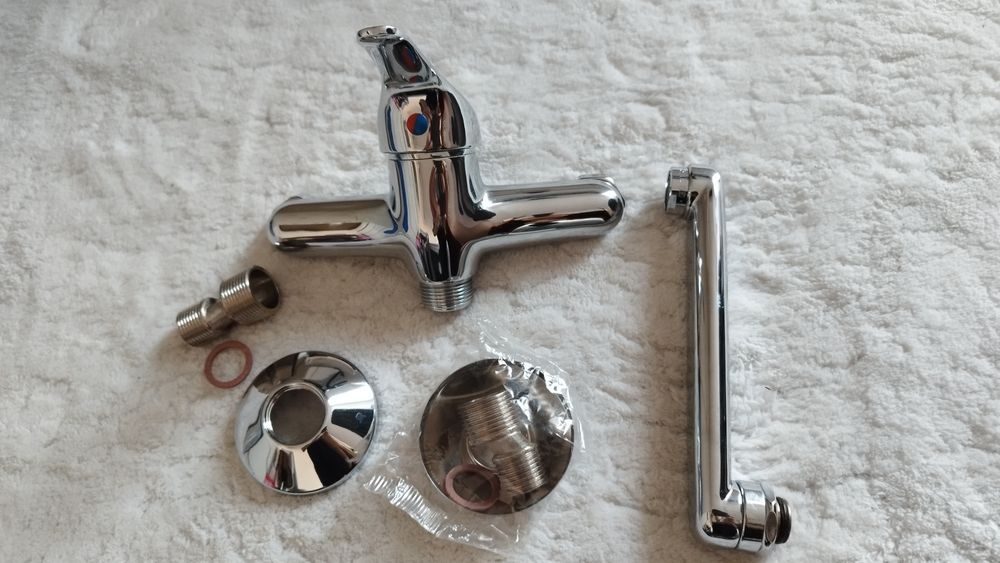 Bateria naścienna z krótką wylewką Valvex