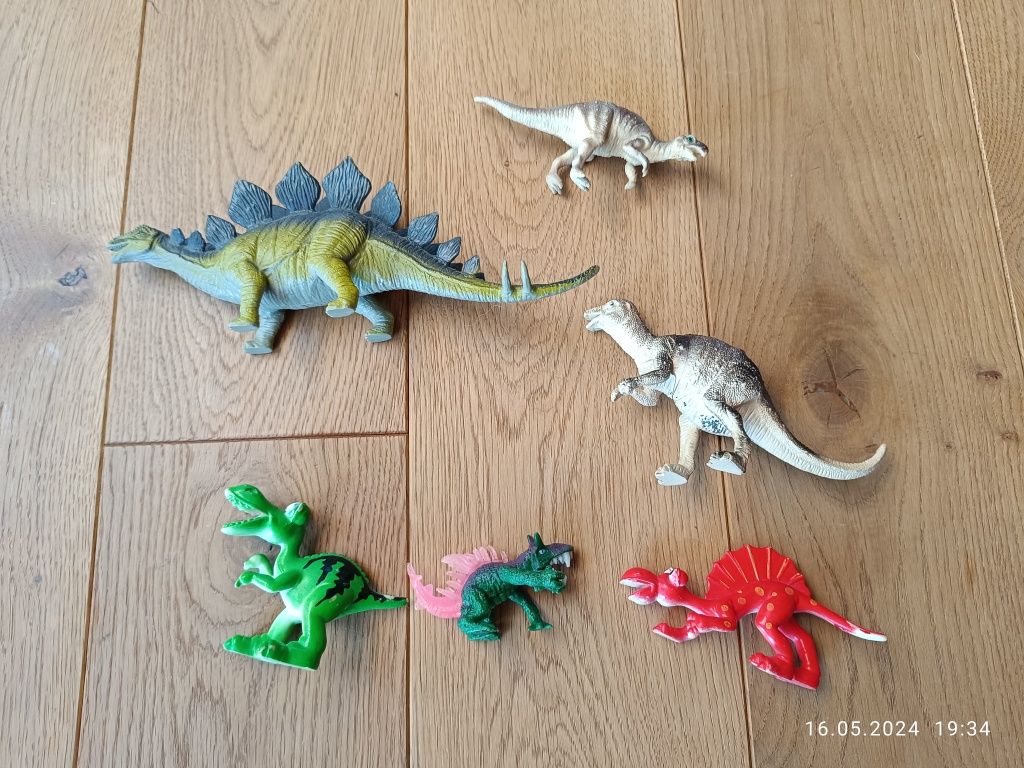 Sprzedam figurki dinozaurów