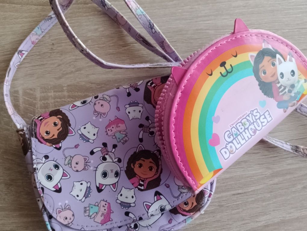 Zestaw dla miłośniczki Gabby's dollhouse torebka i portfelik
Dla prawd