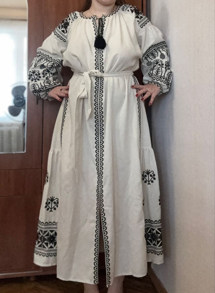 лляна вишита сукня
