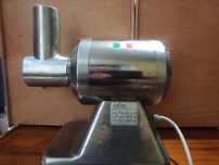 Продам итальянскую мясорубку Everest 380v,,0,77kw