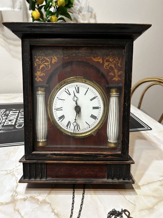 Stary zegar wiszacy z XIX w