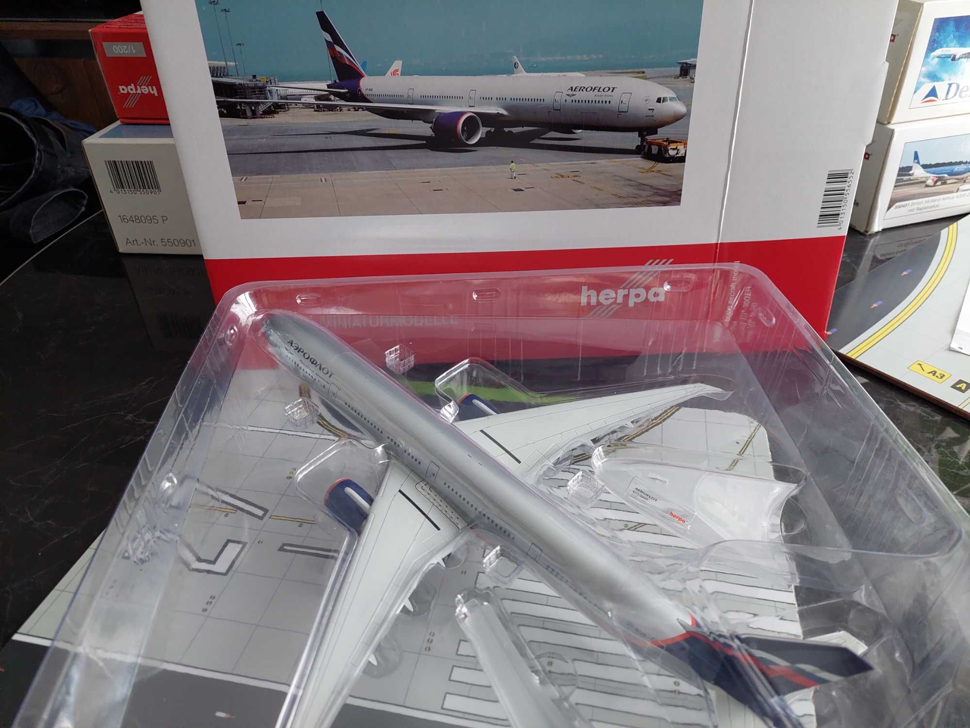 Model Boeinga B 777-300 ER Aeroflot 1:200 Herpa