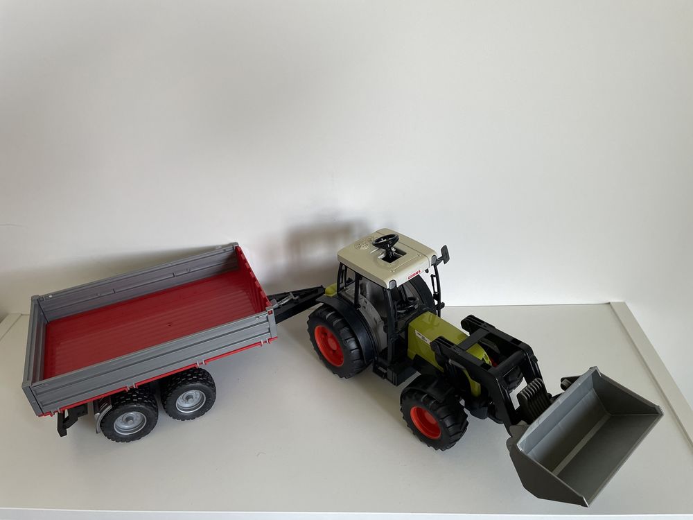 Bruder traktor Claas Nectus +przyczepa