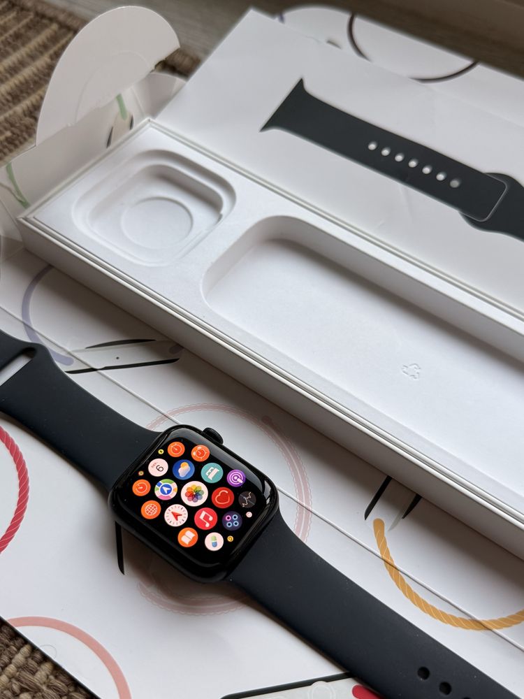 Apple Watch SE (gen 2) 44m Novo