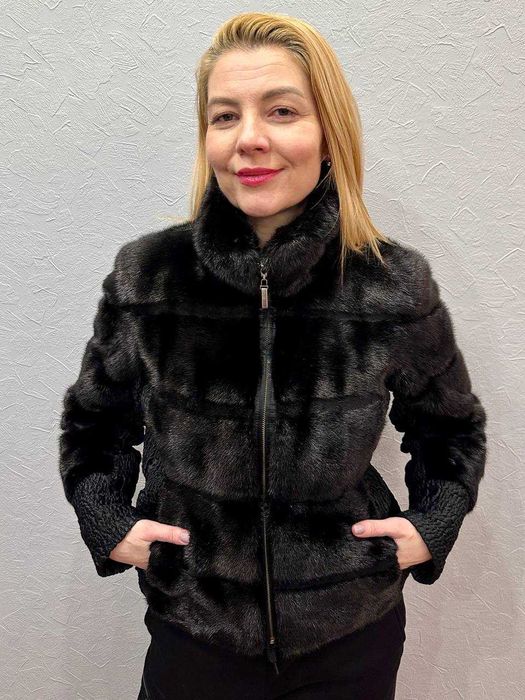 Шкіряна курточка з поперечним хутром