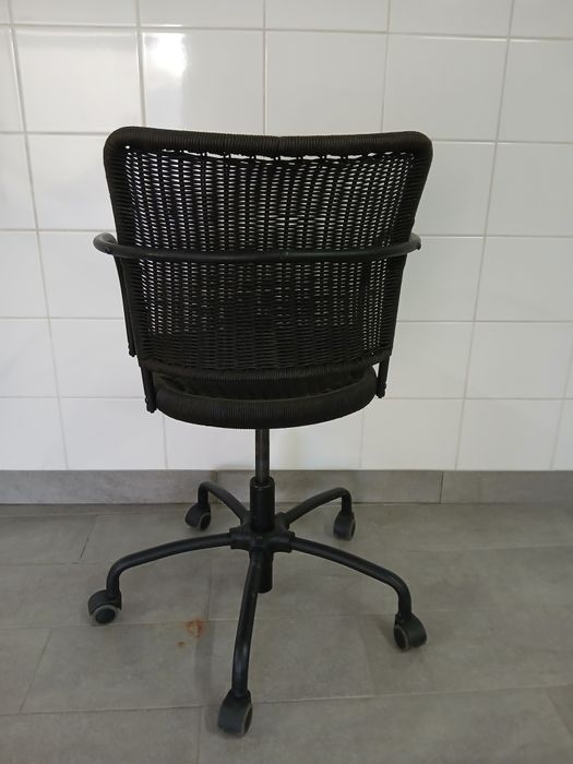 Cadeira giratória preta IKEA