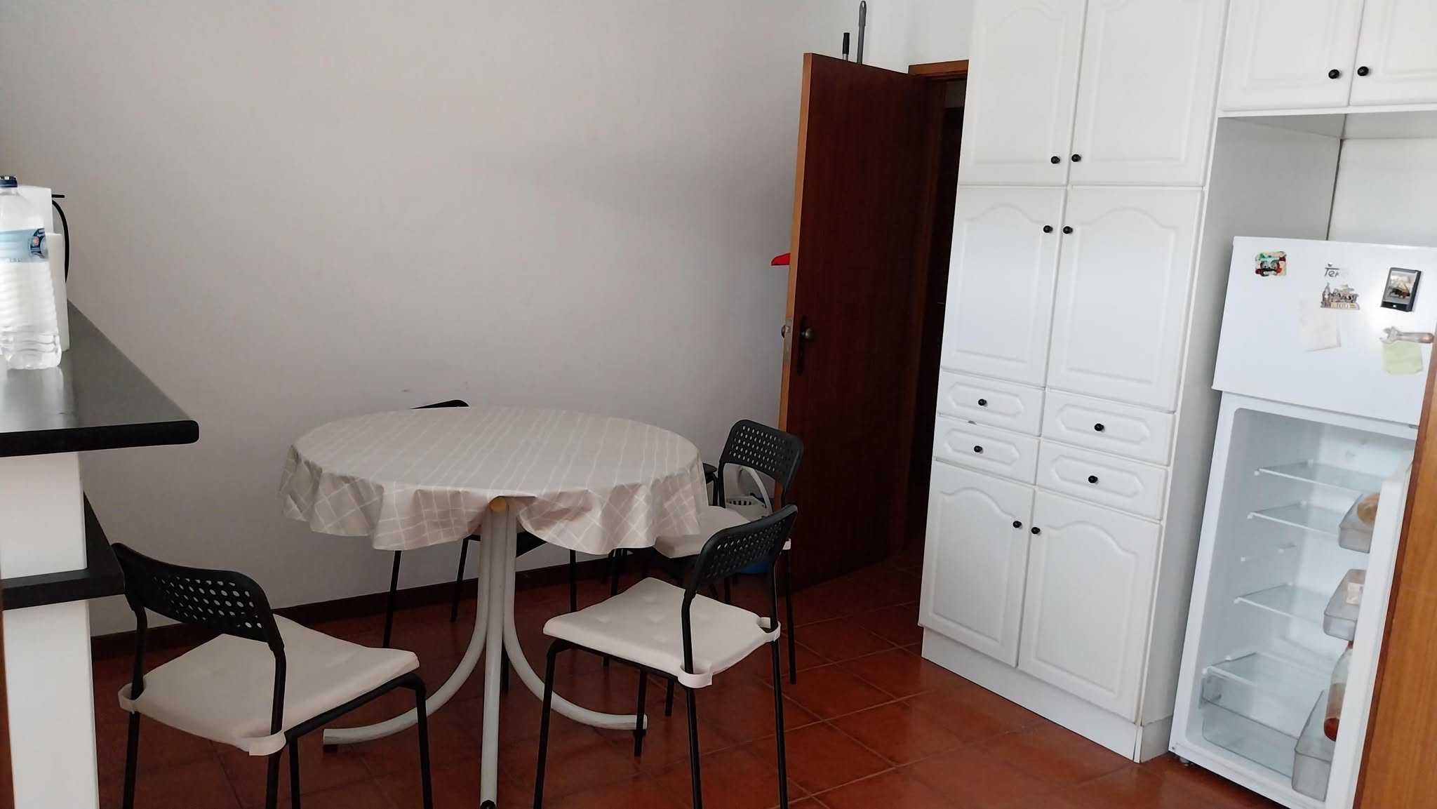 Arrenda-se quarto