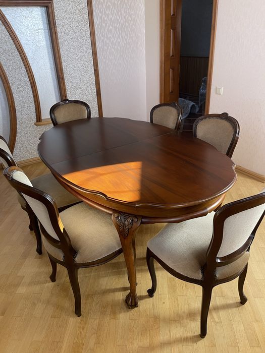 Стіл з стильцями  натуральне дерево горіх! 70-80 років стан ідеальний