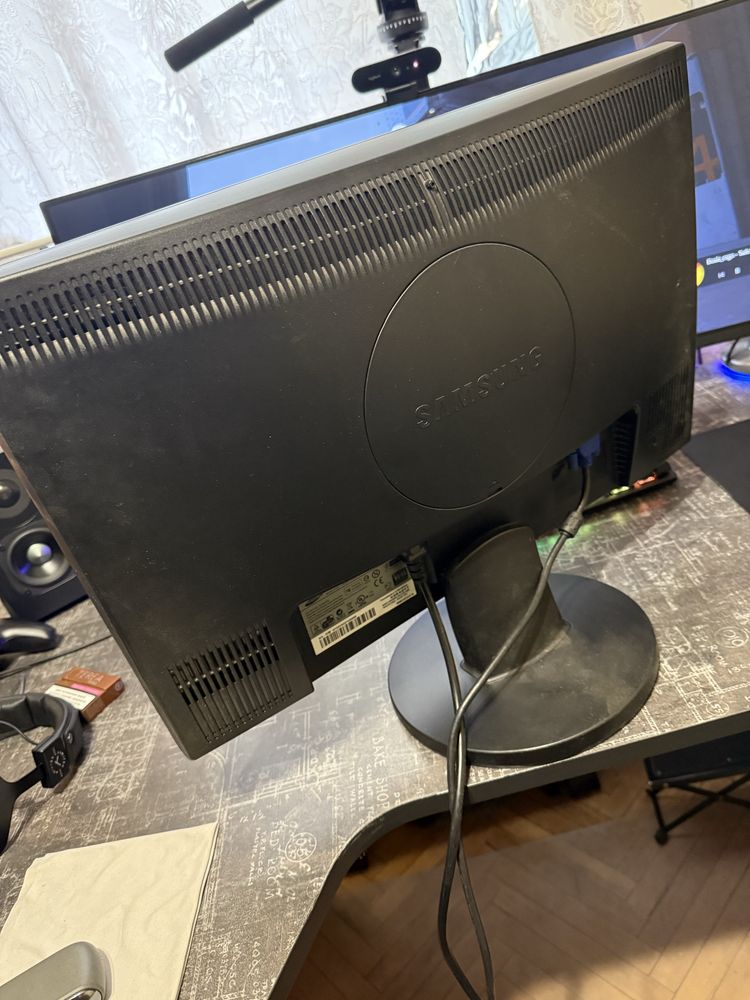 Монитор Samsung 2243SN