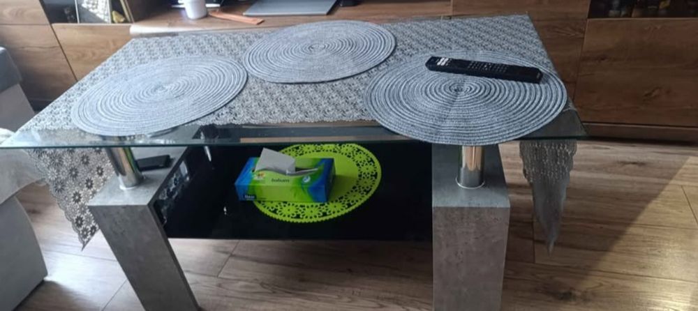 Szklany stolik kawowy