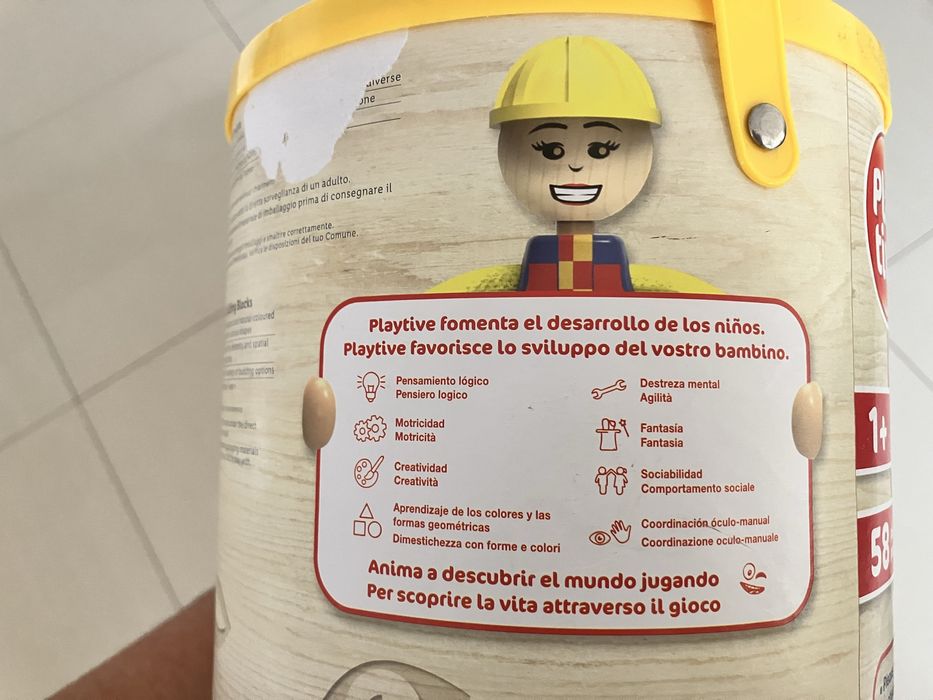 Pecas de construcao em madeira (atividades montessori)