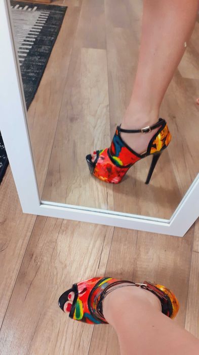 Sexy buty na wysokim obcasie.  39