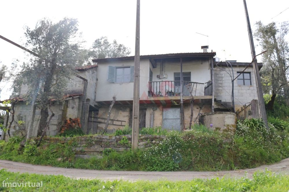 Moradia T2 para restaurar em Fervença, Celorico de Basto