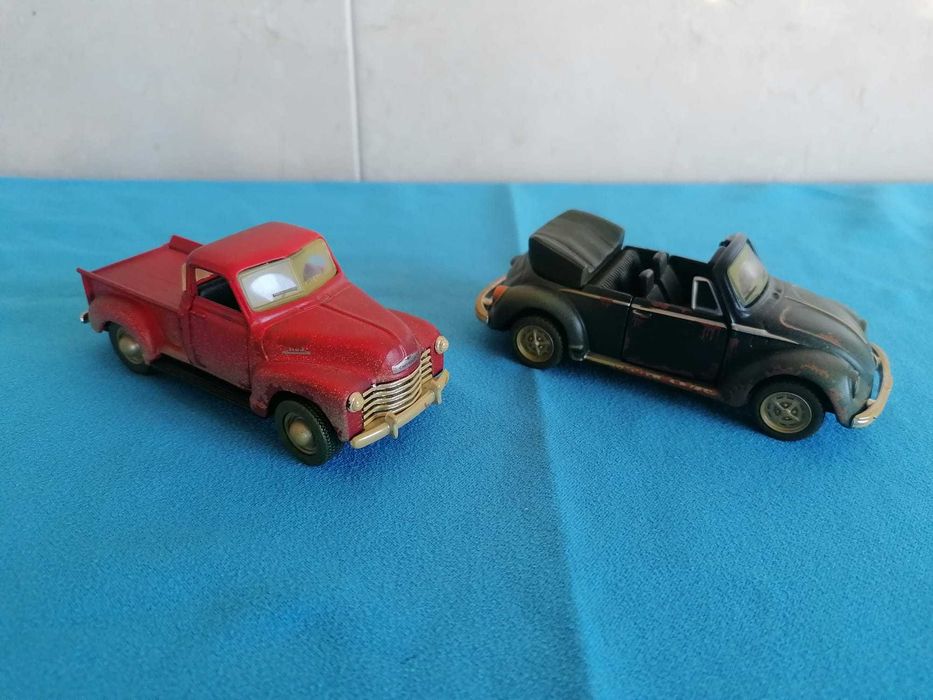 Carrinhos marca Maisto escala 1/36