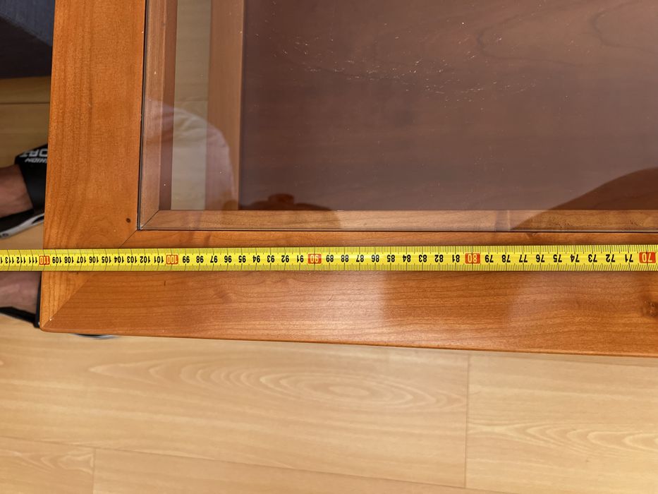 Mesa de centro com tampo de vidro