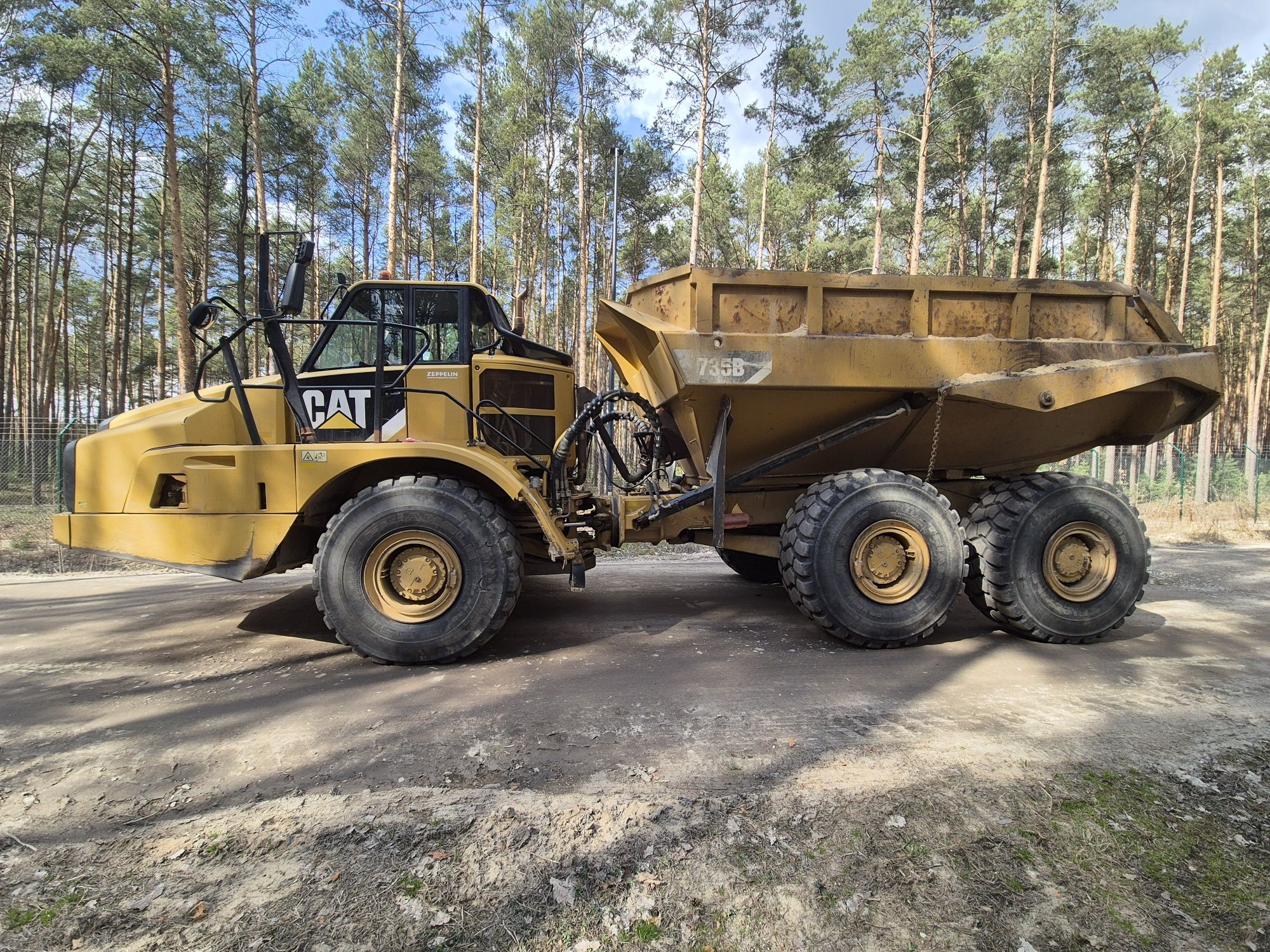 Wozidlo Cat 735B