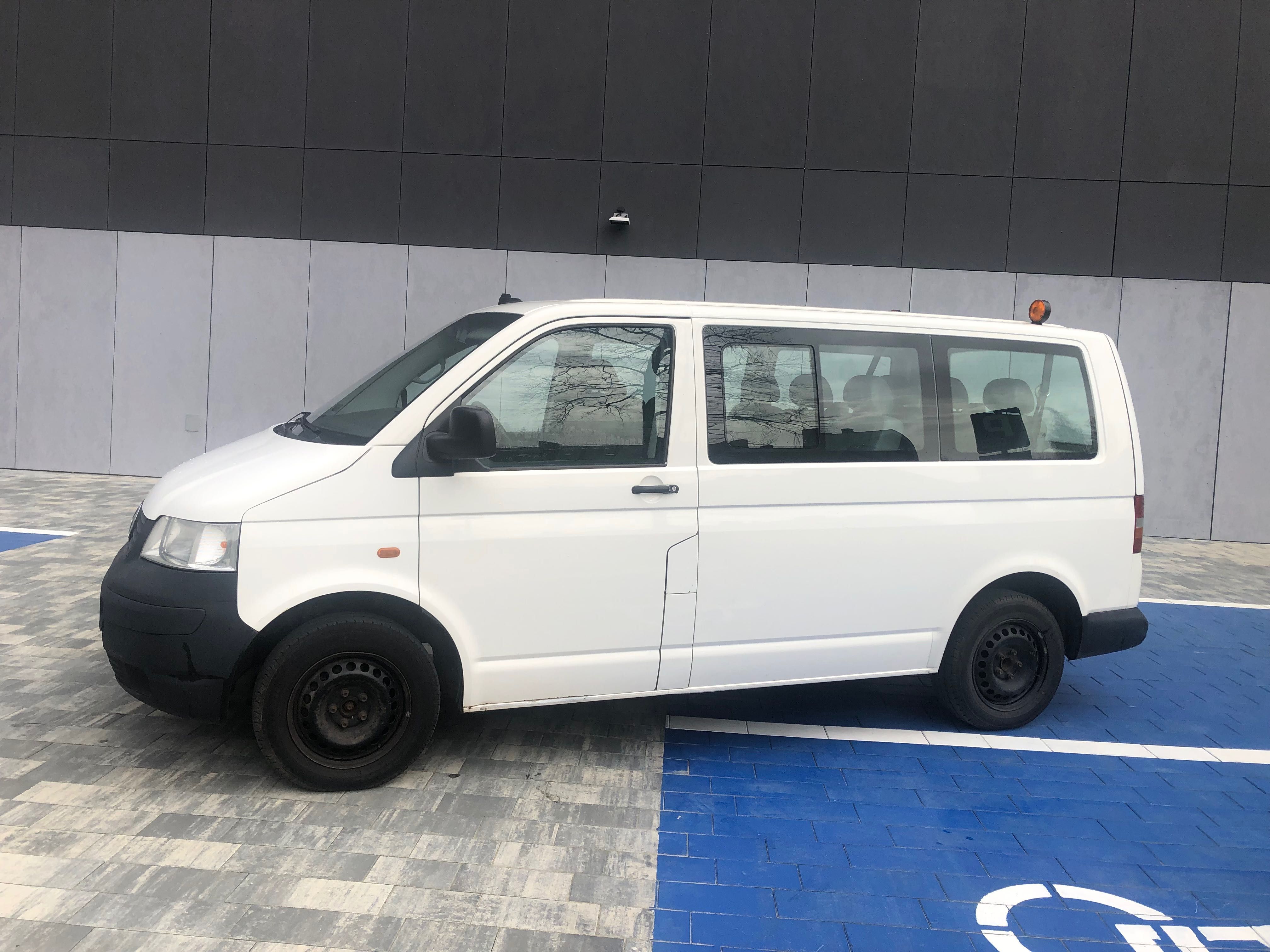 VW Transporter 1.9 Tdi 9 osobowy z klimatyzacją