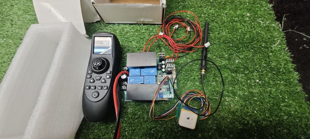 Autopilot z GPS do łódki zanętowej