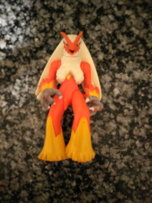 Bonecos e Acessórios Pokémon