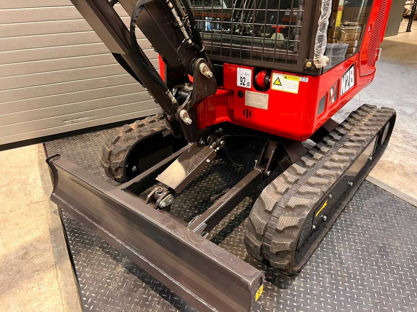 MINI GIRATORIA XN28C RHINOCEROS  MOTOR KUBOTA PROFISISONAL