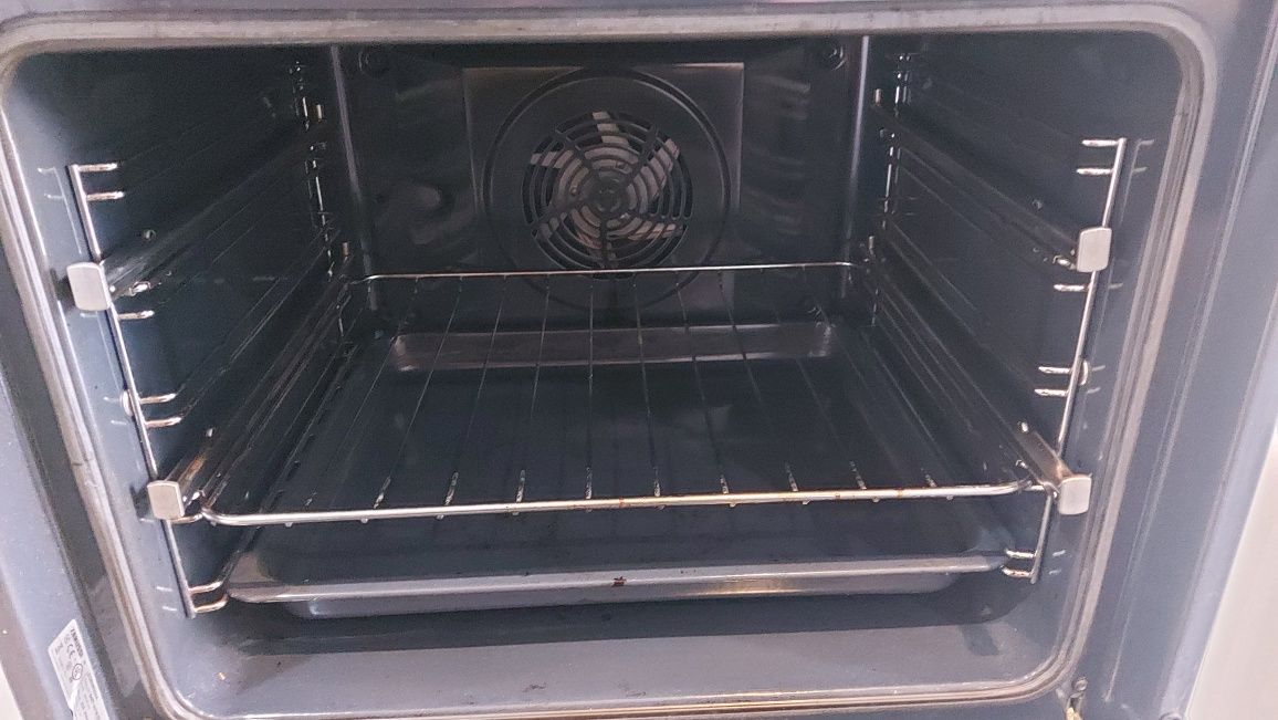 Oportunidade única!!Forno Zanussi espetacular,tem grelha  como novo.