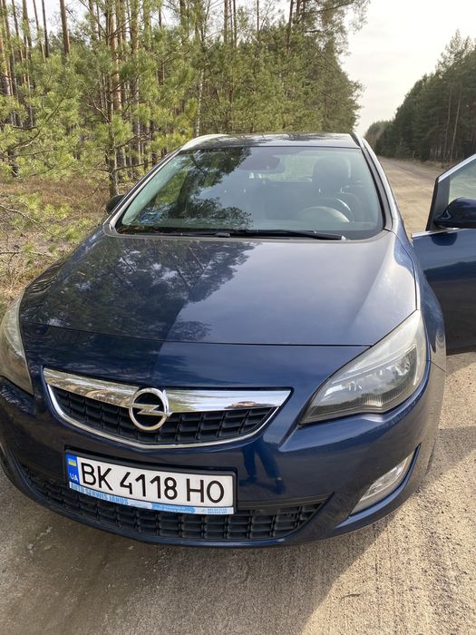 У продажі Opel astra 2011