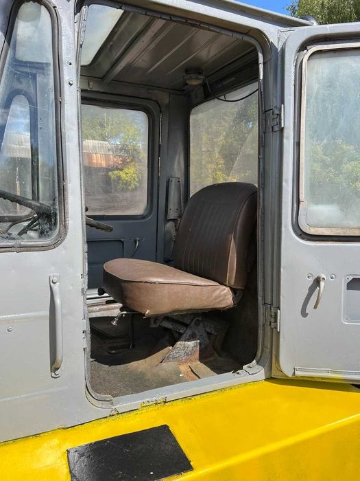 Львівський автонавантажувач, грузопідйомність 5 тонн. Бензин