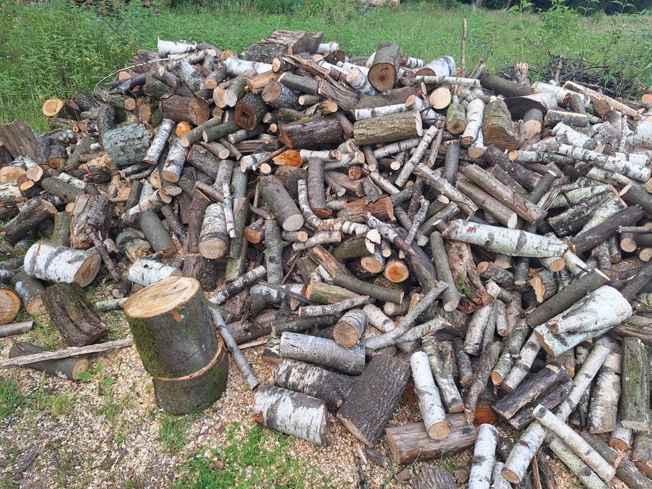 Sprzedam suche, twarde , sezonowane drewno opałowe.