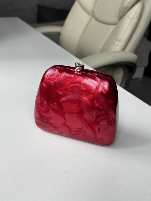 Продам новий вечірній клатч з червоного перламутра.