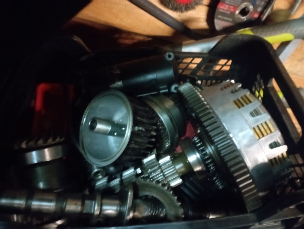 Skrzynia biegów i inne części  Yamaha xj 750 85 rok