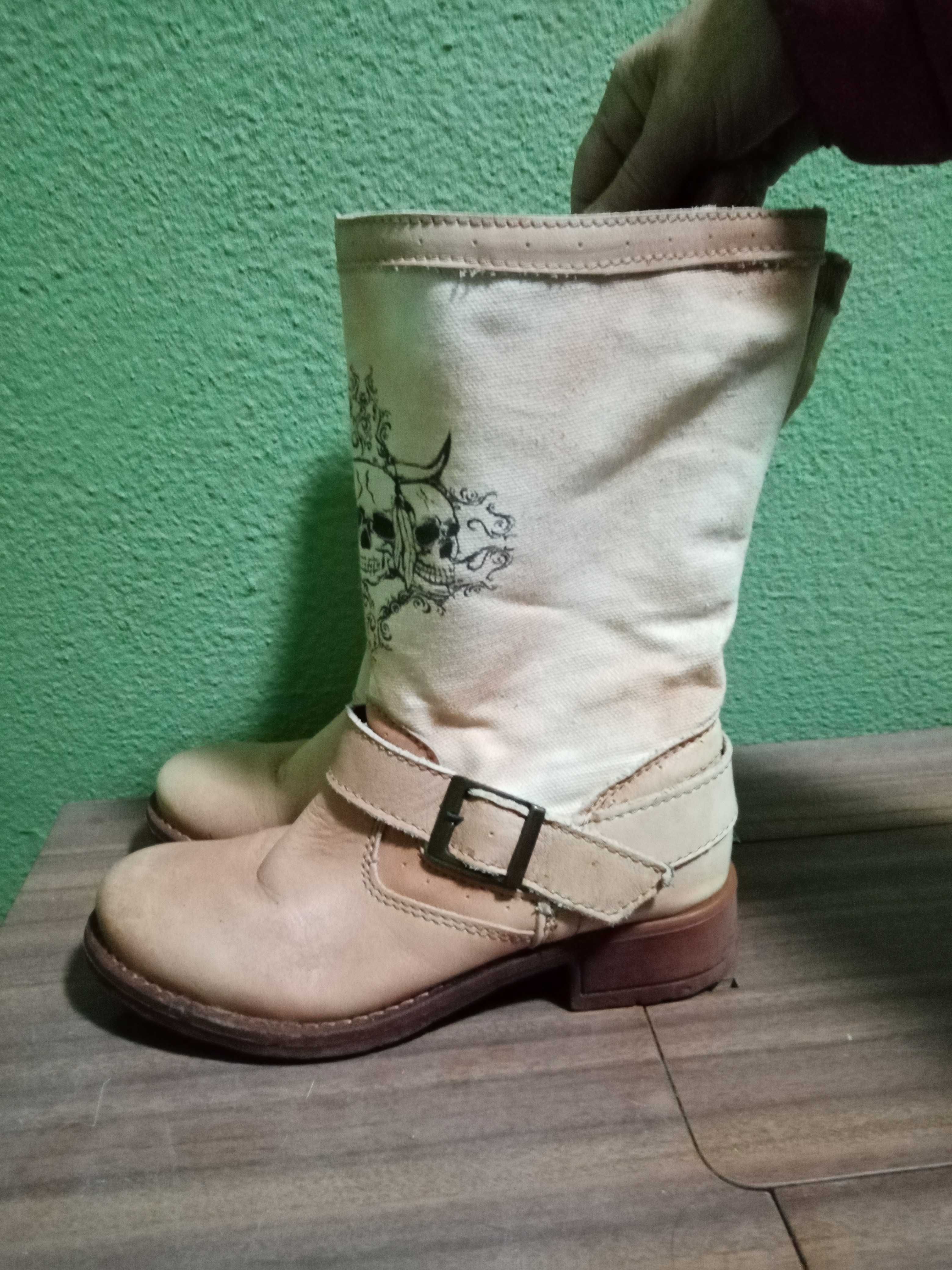 Botas camel em pele