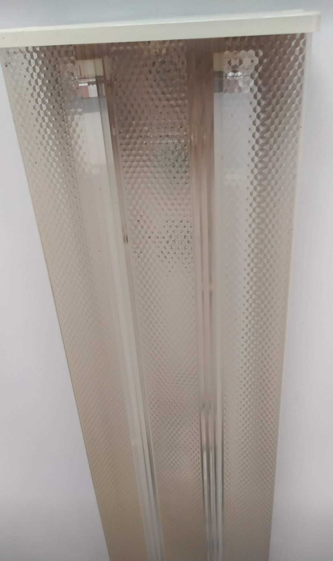 Moldura de Teto com 125 cm comprimento