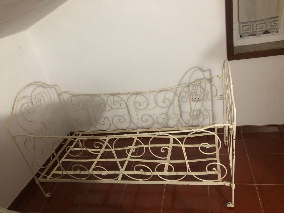 Cama antiga en ferro