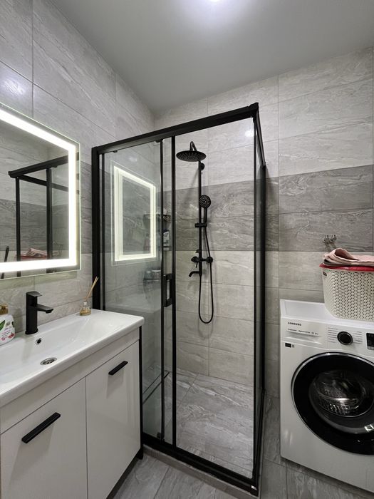 Продається простора 3 кім. пл.105 м2. Постанови.