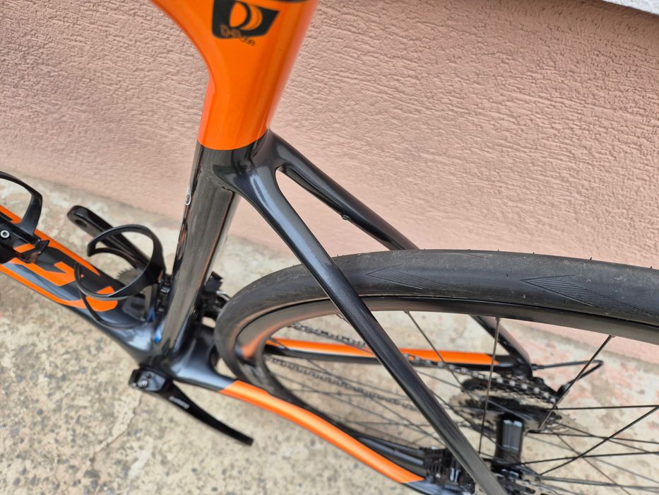 Rower szosowy Giant Defy disc, full carbon