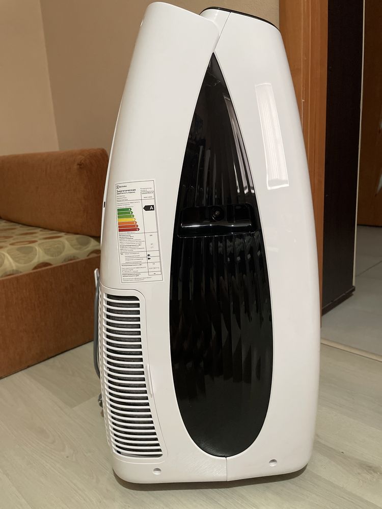 Кондиціонер/обігрівач мобільний Electrolux EACM-10 HR/N3