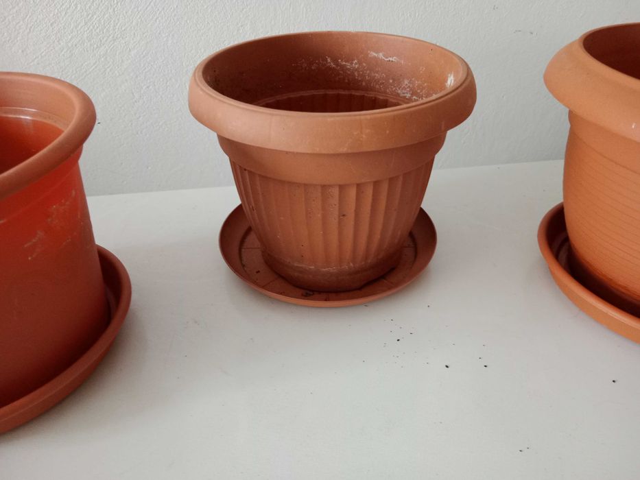 3 komplety doniczka plastikowa brązowa z podstawką