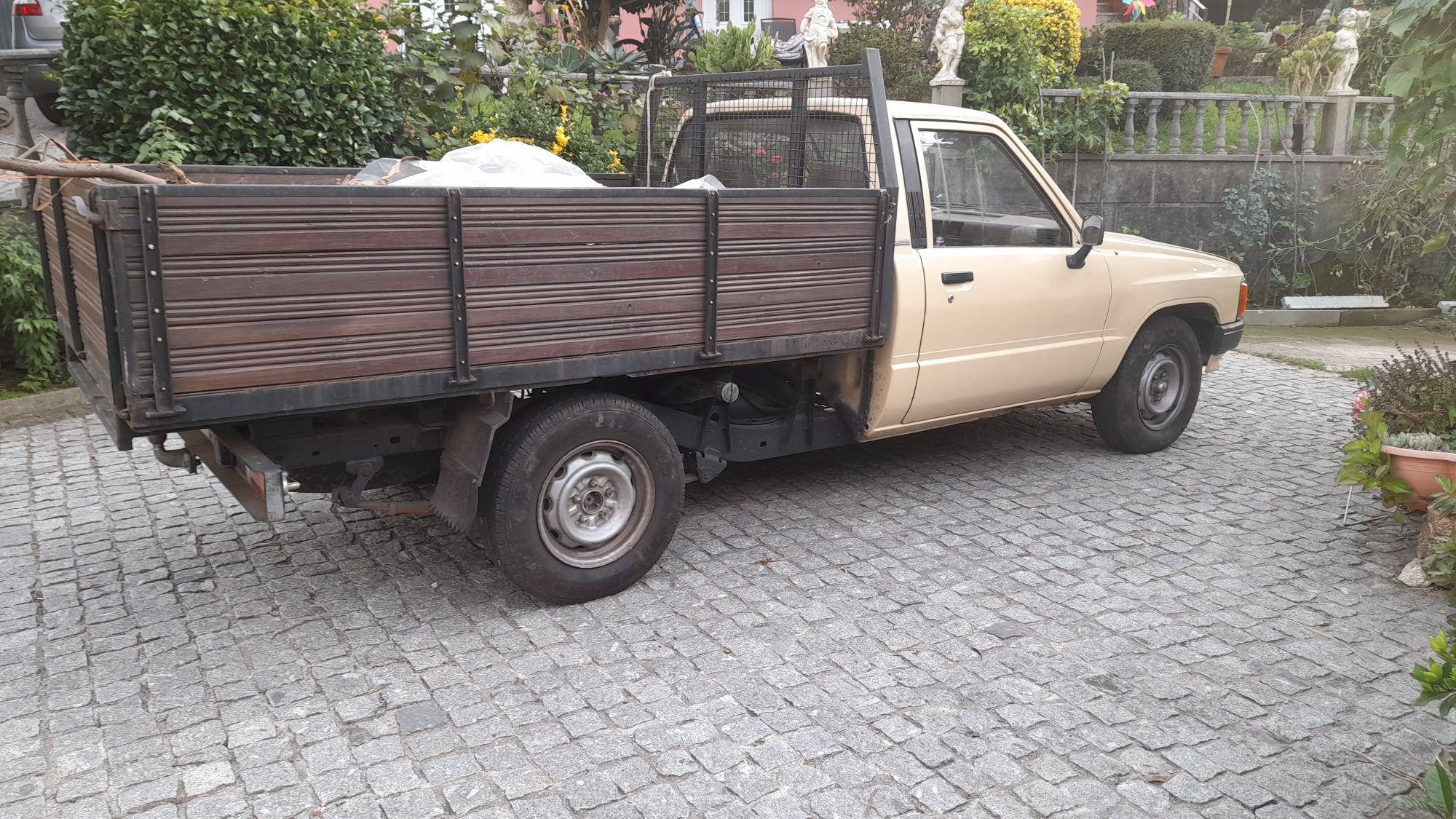 Carrinha toyota hilux.