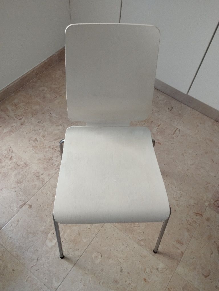Cadeira branca madeira