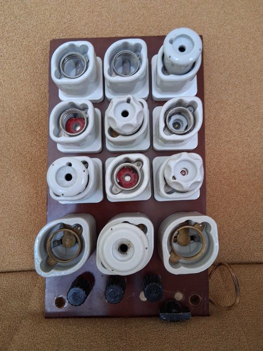 Tablica BEZPIECZNIKÓW ebonitowa - PRL-  19,5/34,5cm -rezerwacja