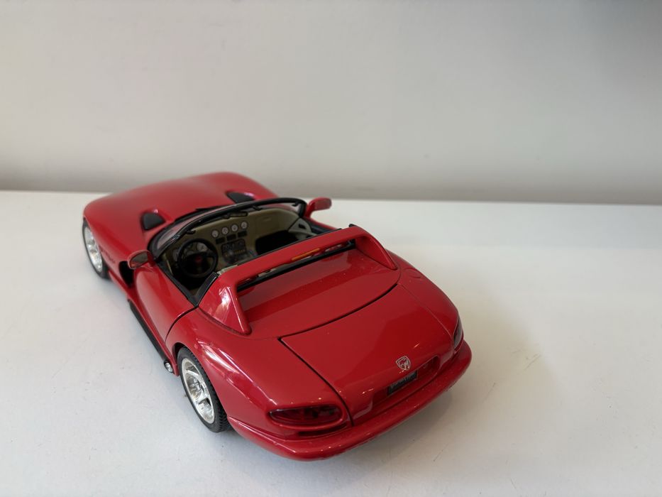 Model Dodge Viper RT10 1:18 BBurago Burago (maisto welly)
