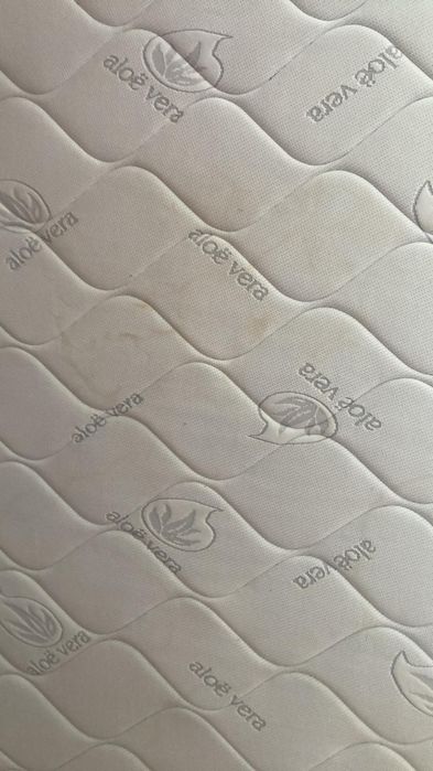 Cama 150×190cm  (Colchão e Estrado) para desocupar